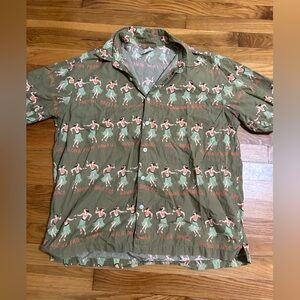 Men’s Hawaiian collared shirt in size large